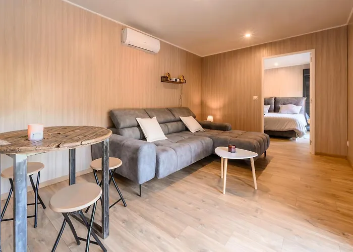 Massassi Plaza Konukevi